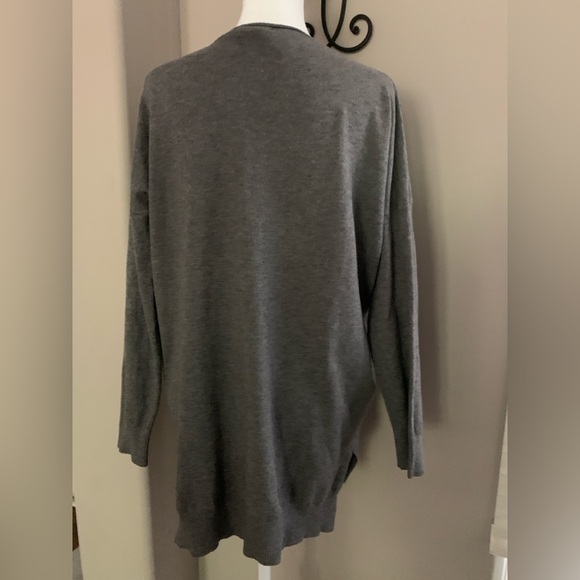 Alexander & David S/M Gray V-Neck Women's Sweater Preloved - Picture 2 of 6